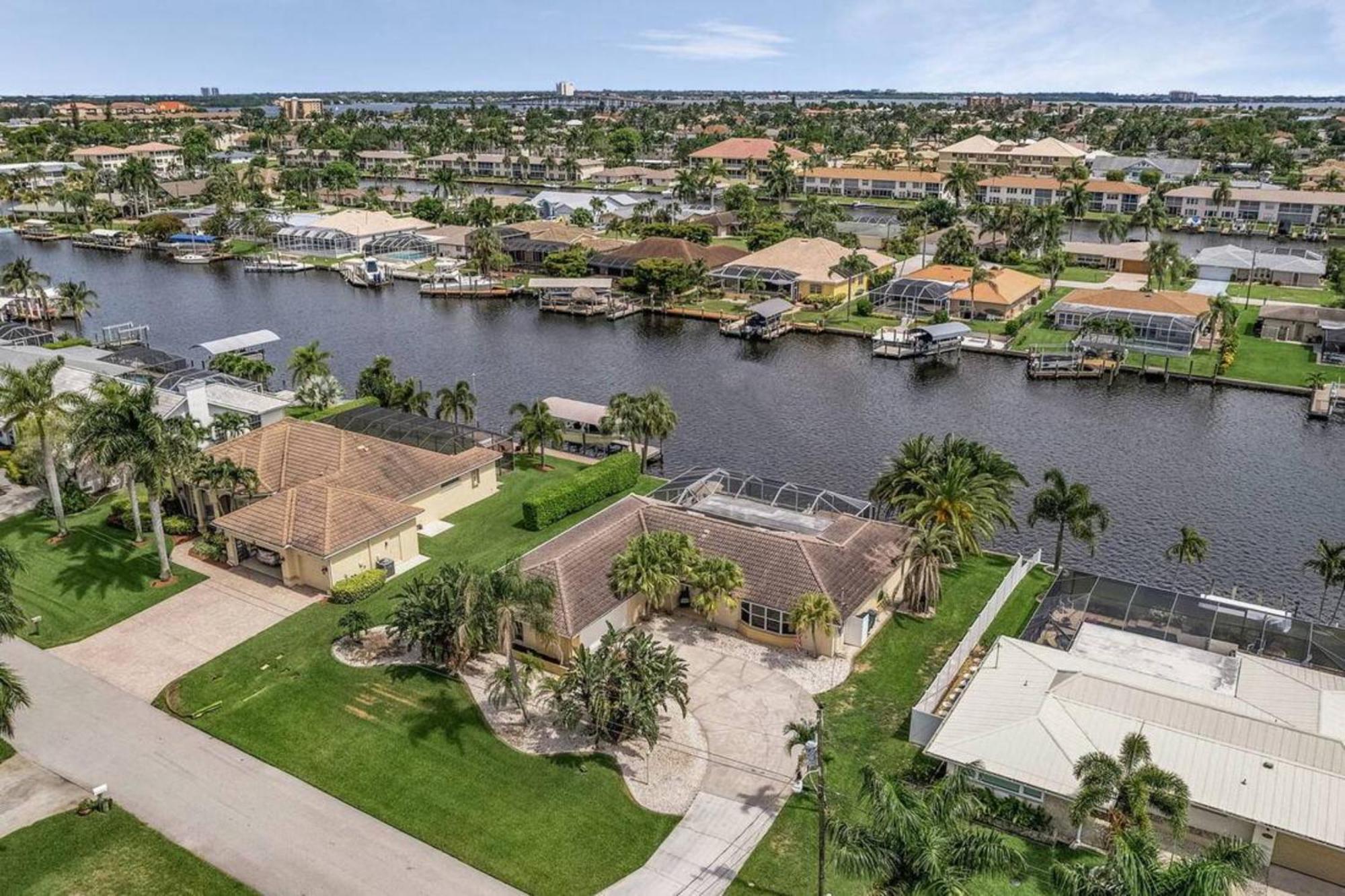 Villa Catalina Isles - Holidays In Paradise Cape Coral Extérieur photo
