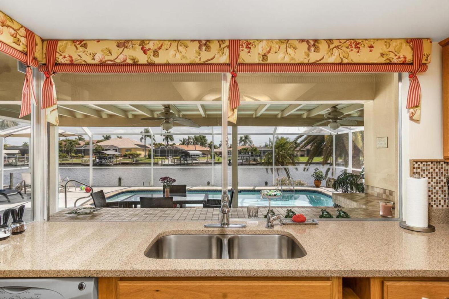 Villa Catalina Isles - Holidays In Paradise Cape Coral Extérieur photo